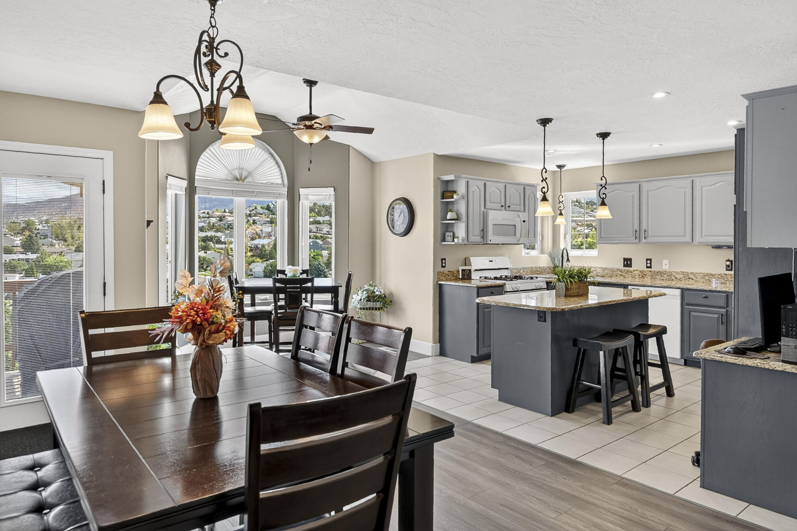 2377 W Beacon CIR, Cedar City, photo 13 of 71
