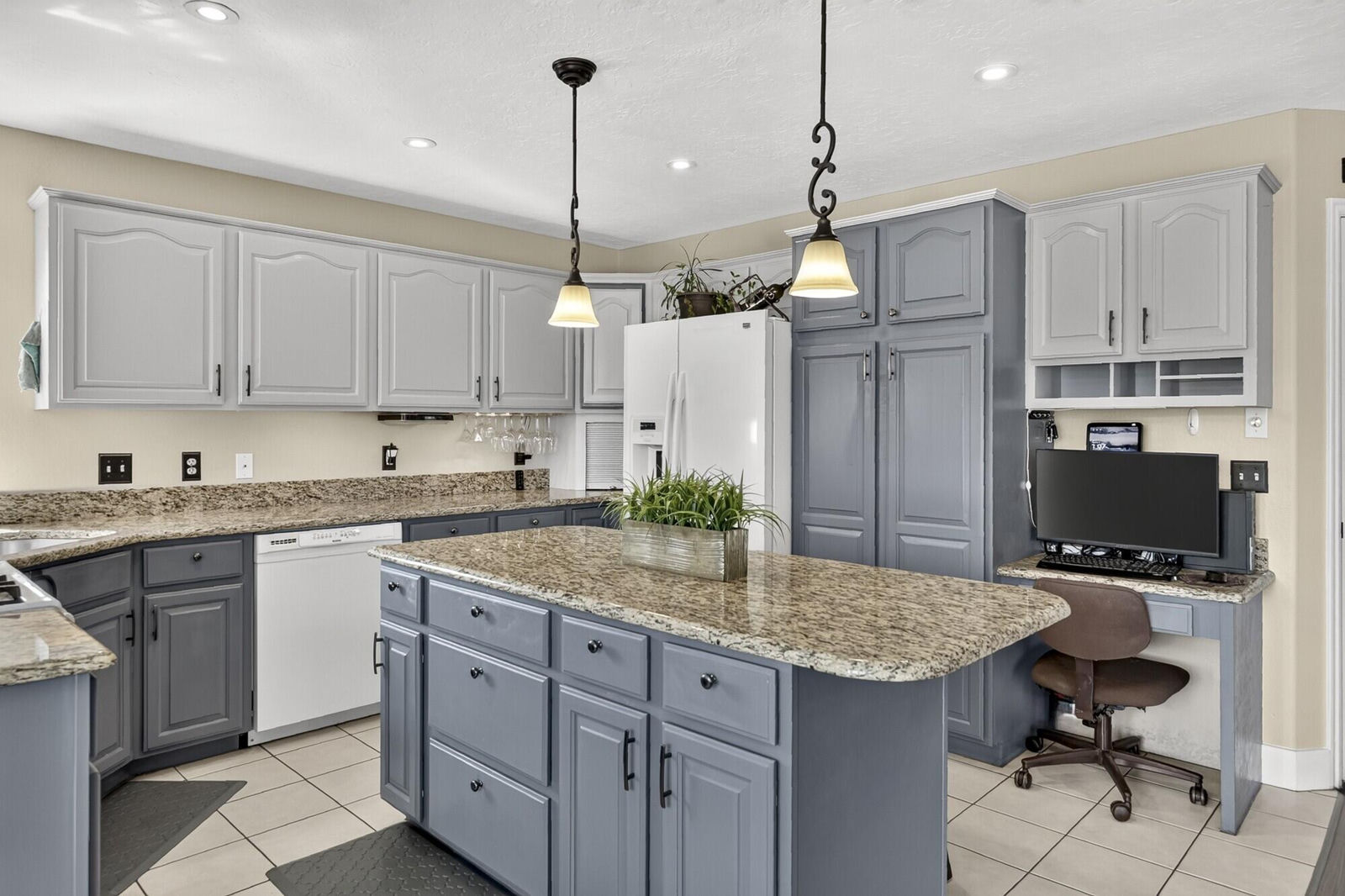 2377 W Beacon CIR, Cedar City, photo 15 of 71