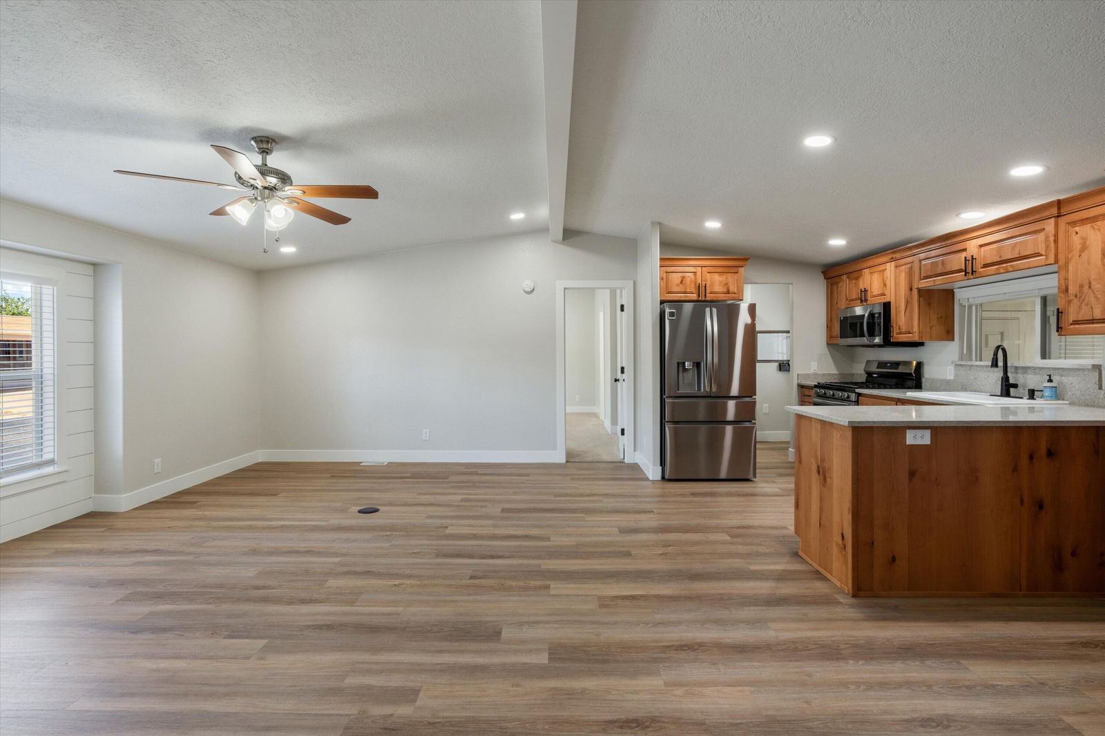 117 N 3850 W, Hurricane, photo 5 of 24