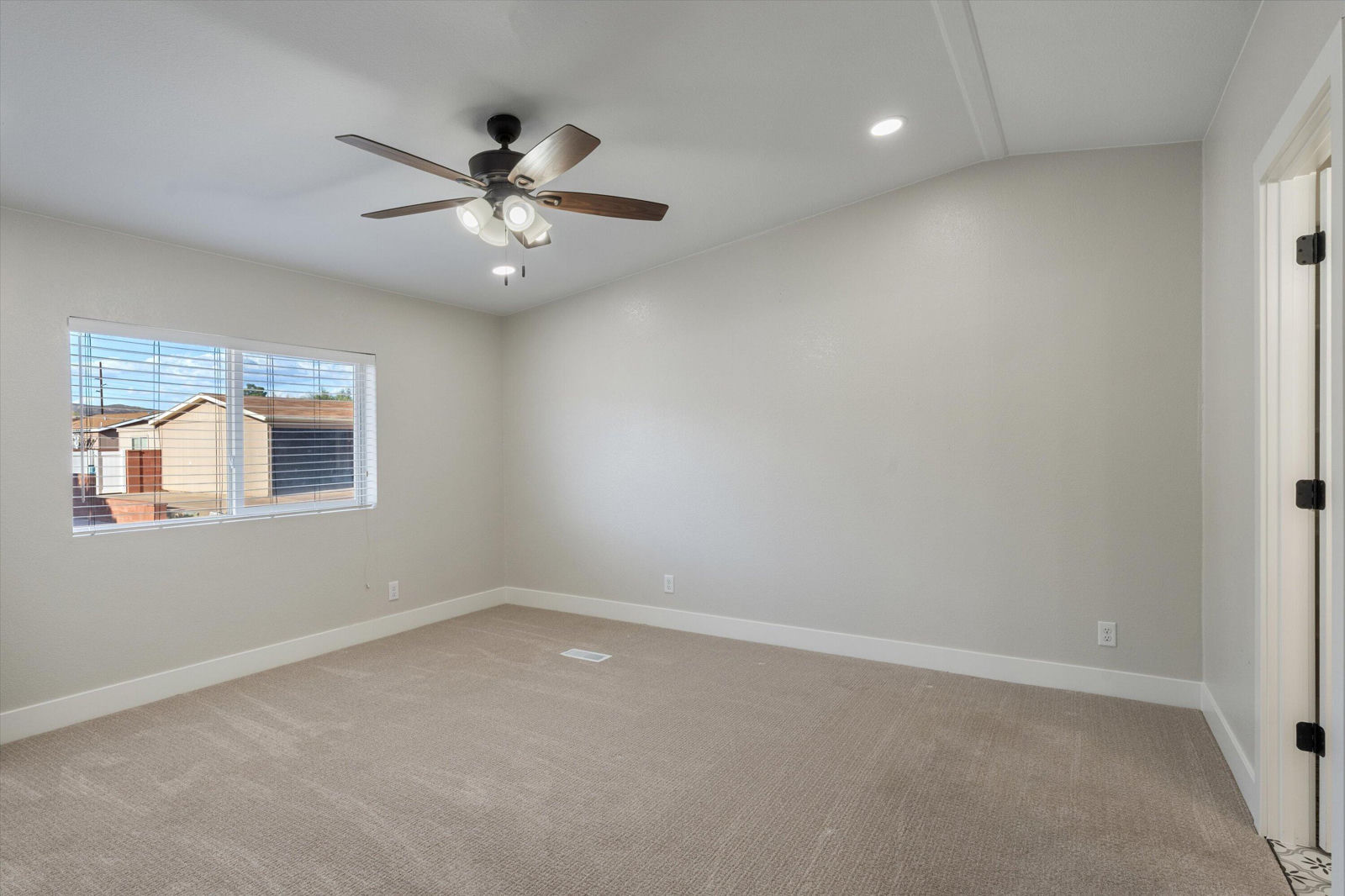 117 N 3850 W, Hurricane, photo 7 of 24