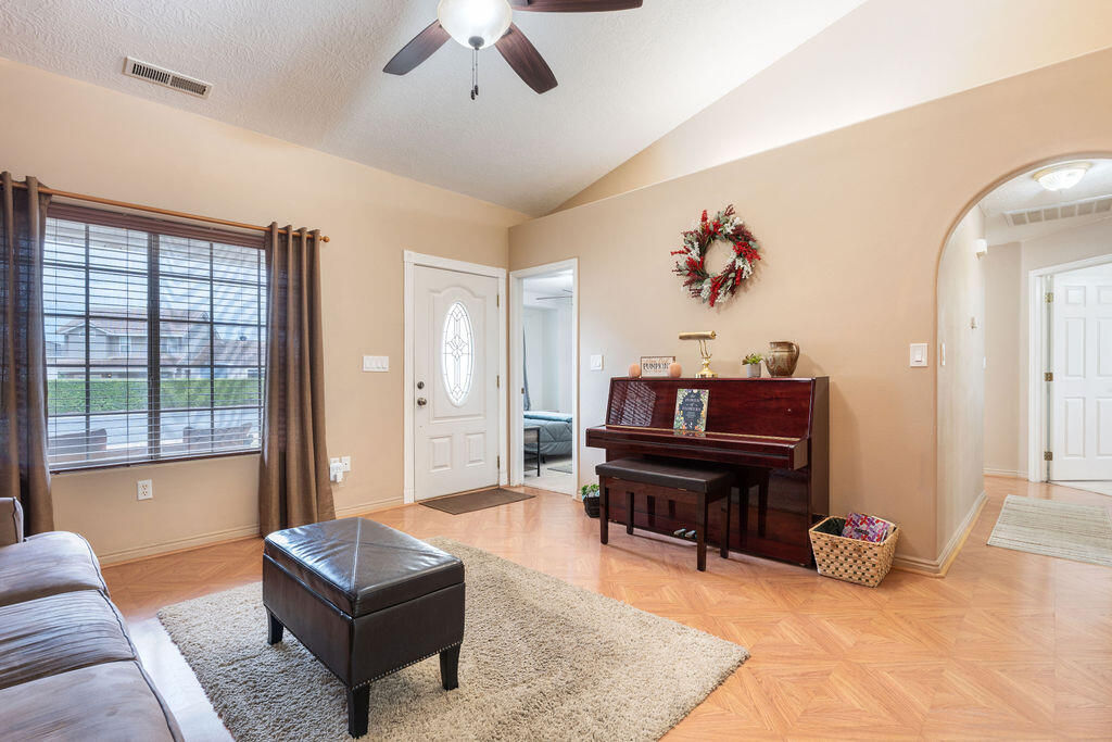 89 E 1050 N, Hurricane, photo 11 of 40