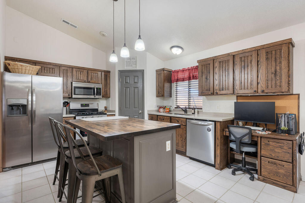 89 E 1050 N, Hurricane, photo 13 of 40