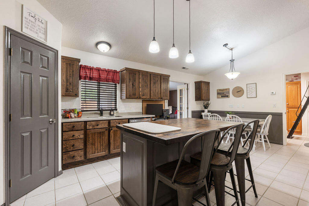 89 E 1050 N, Hurricane, photo 15 of 40
