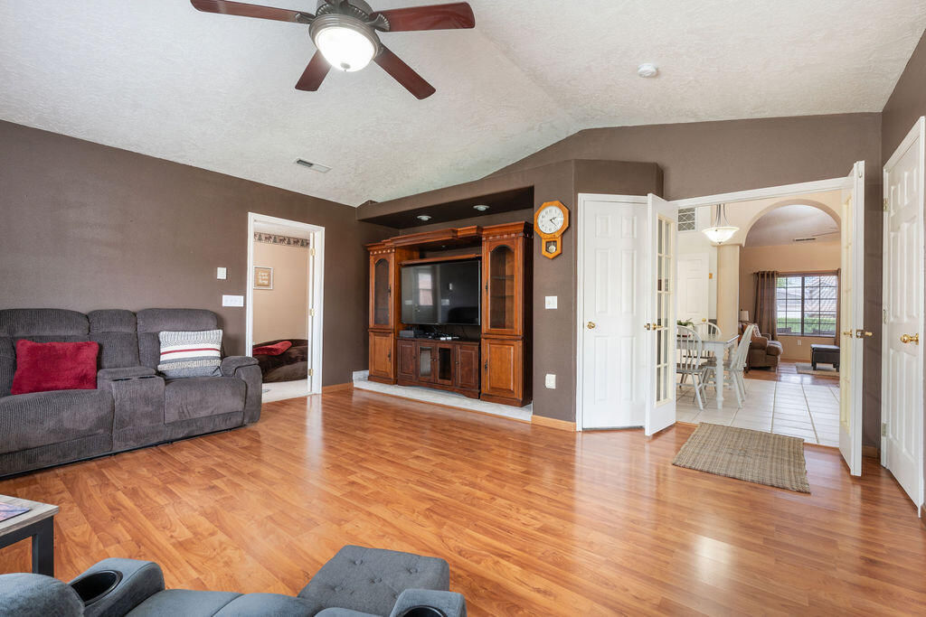 89 E 1050 N, Hurricane, photo 16 of 40