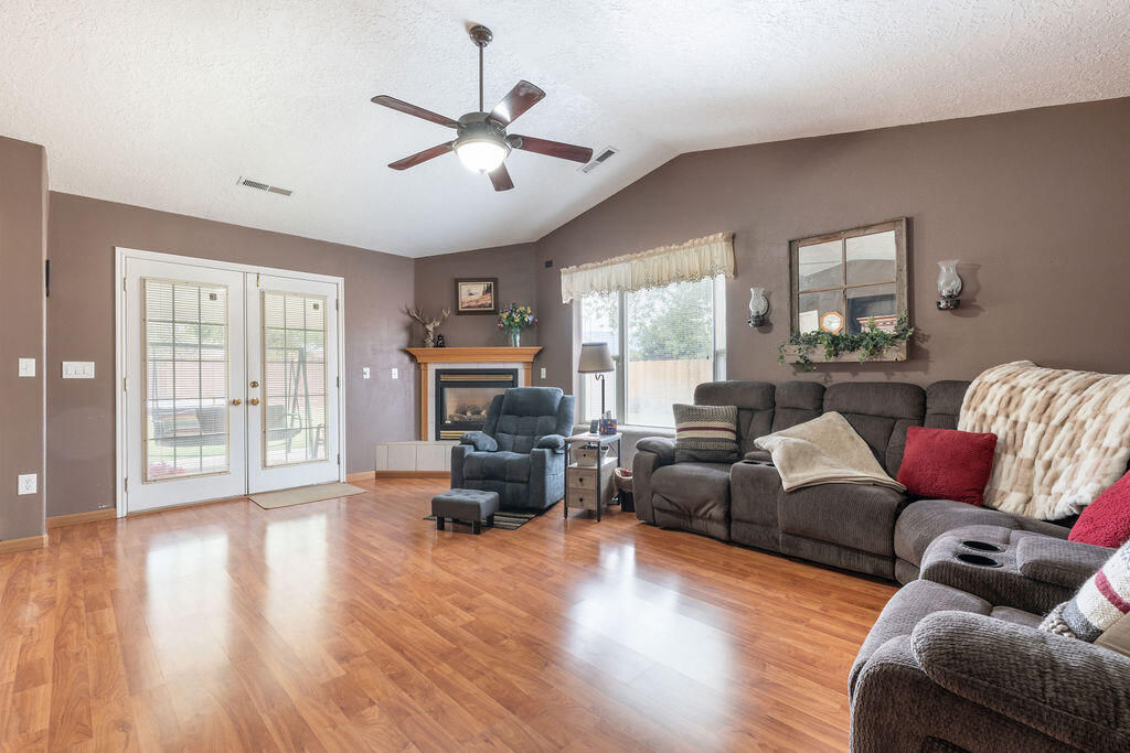 89 E 1050 N, Hurricane, photo 17 of 40