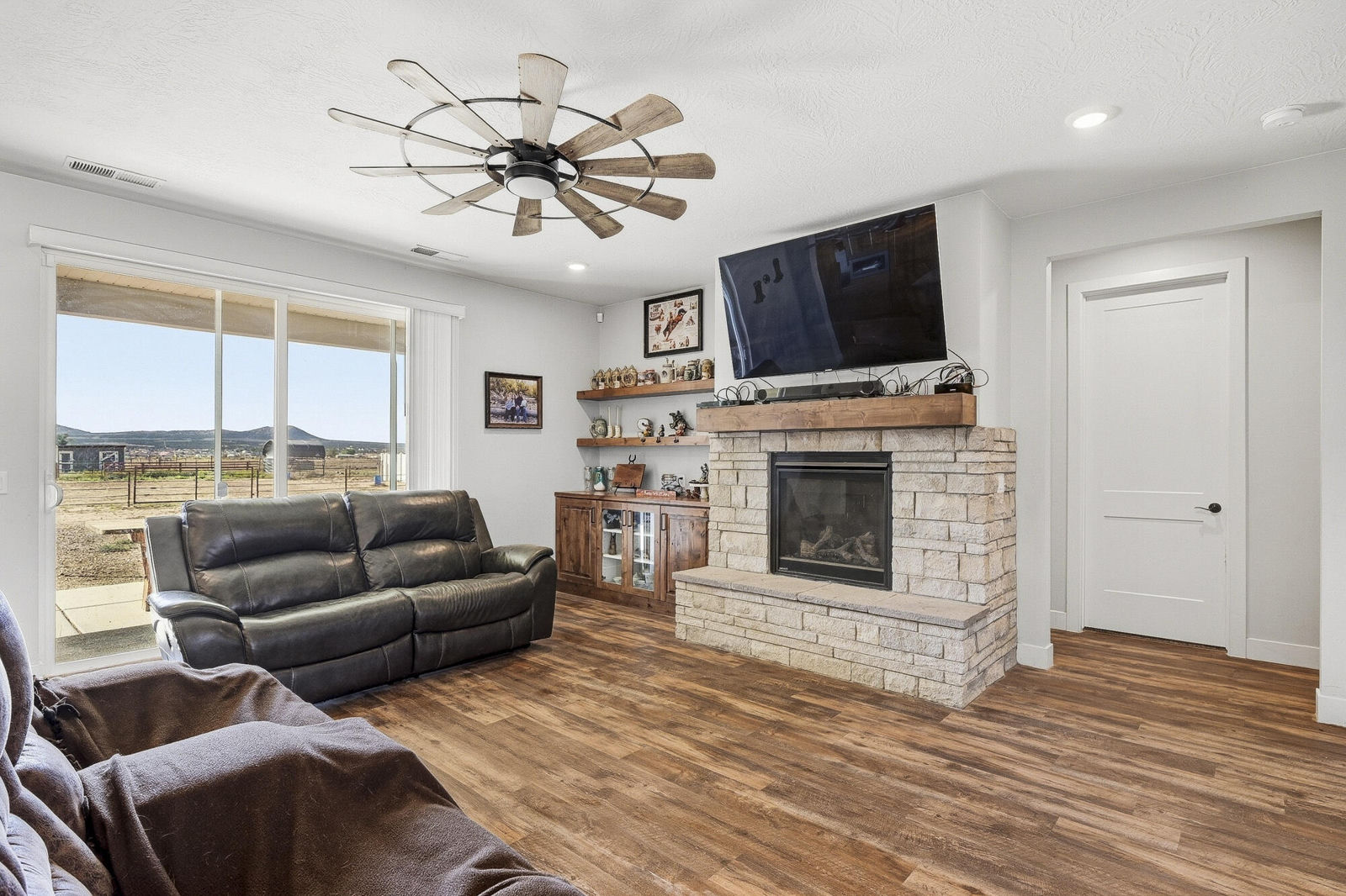 5009 N Lund Hwy, Cedar City, photo 5 of 52