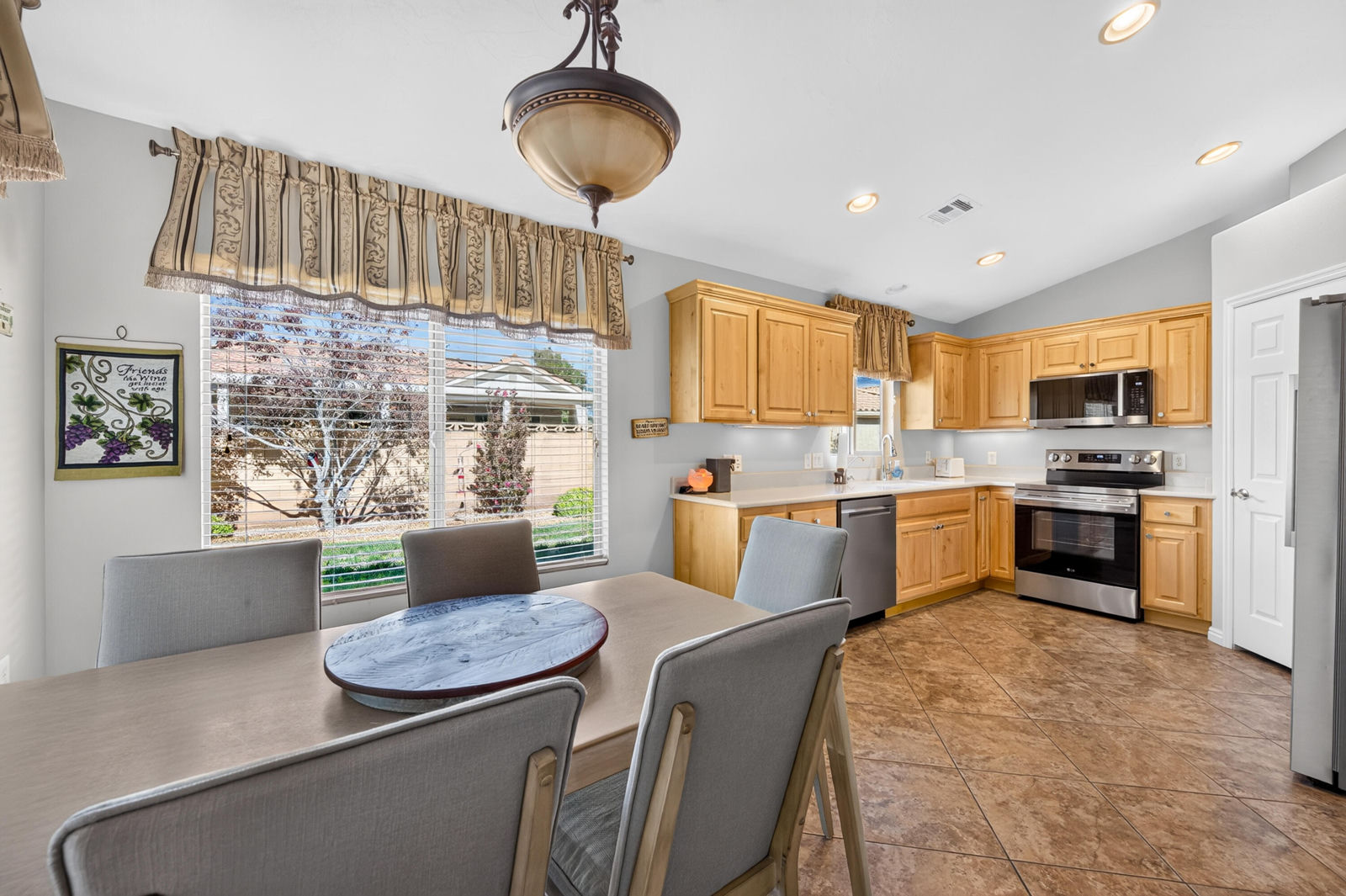 4652 S Medallion DR, St George, photo 10 of 41