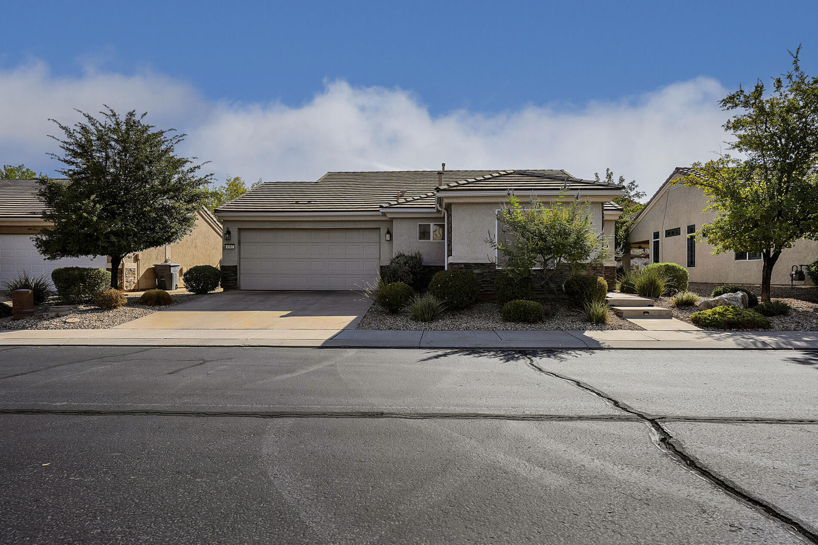 4387 S Kiva Hill DR, St George, photo 2 of 48