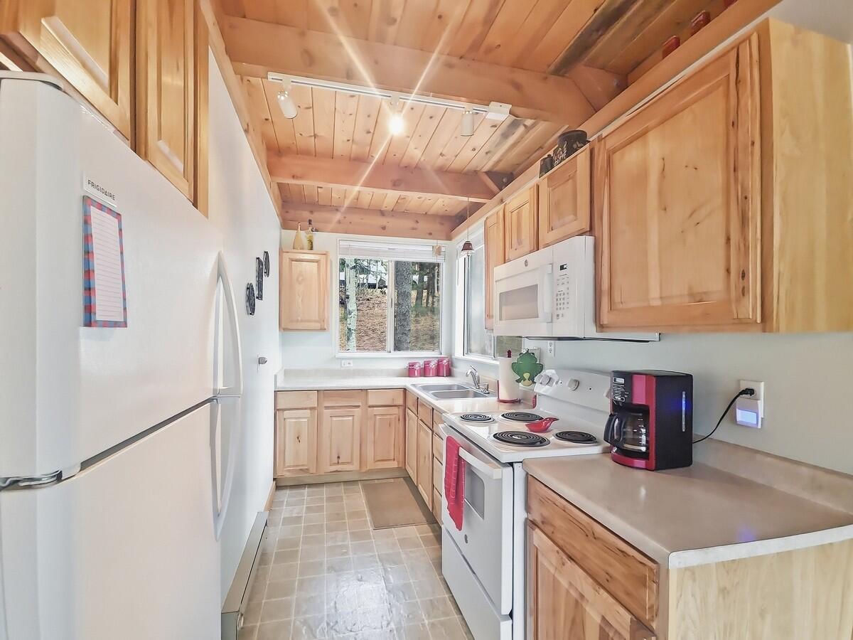 2255 E Foxtree RD, Duck Creek Village, photo 2 of 36