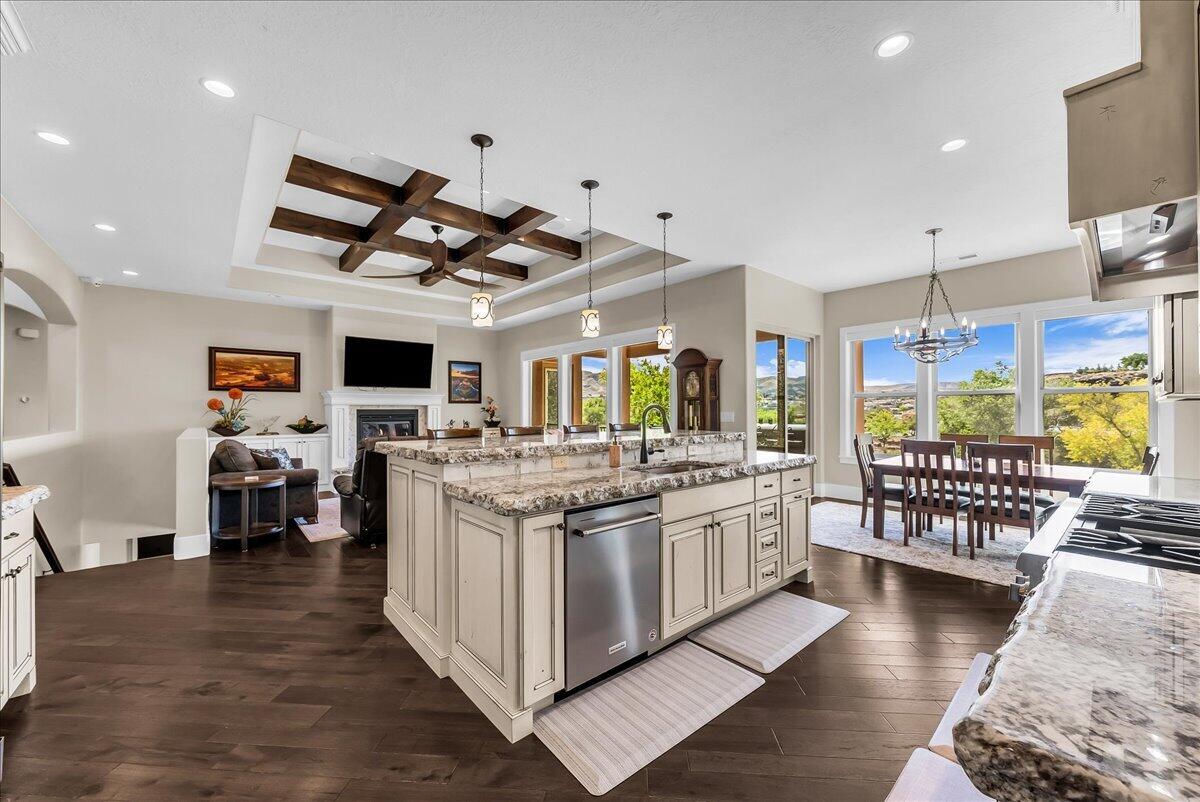86 E Kolob CIR, Toquerville, photo 11 of 63