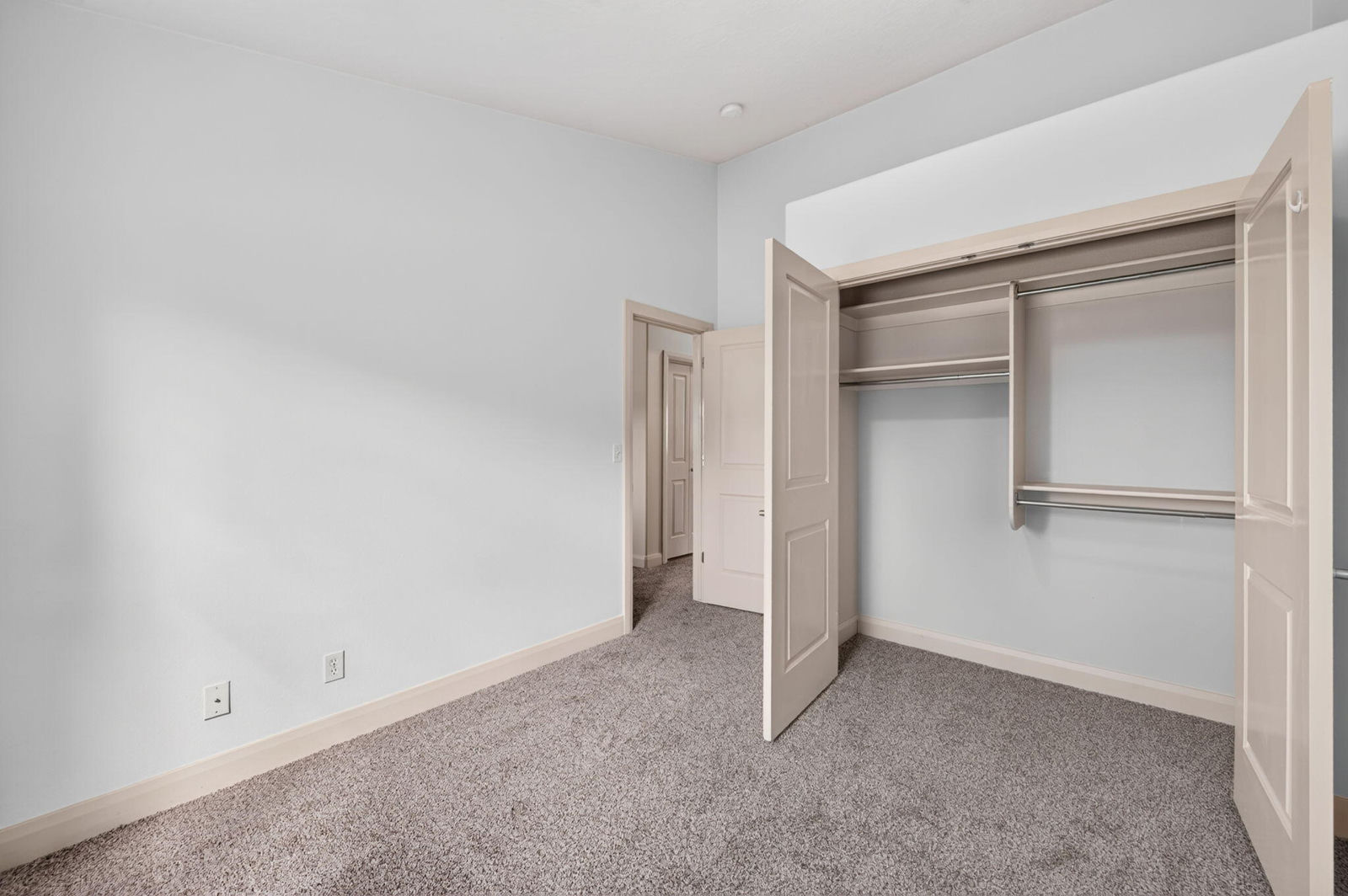 700 N Main ST, E6, Washington, photo 11 of 20