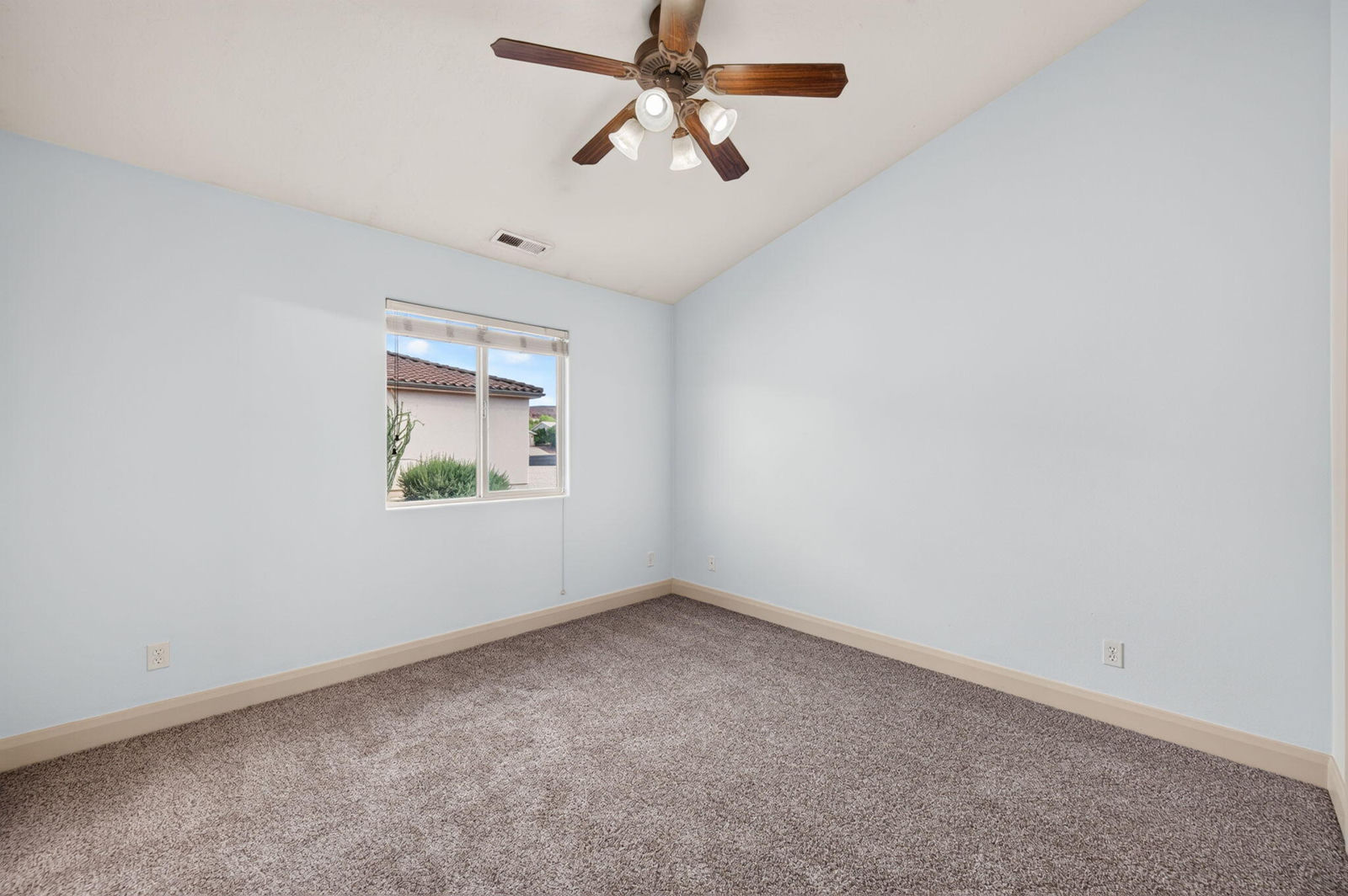 700 N Main ST, E6, Washington, photo 13 of 20