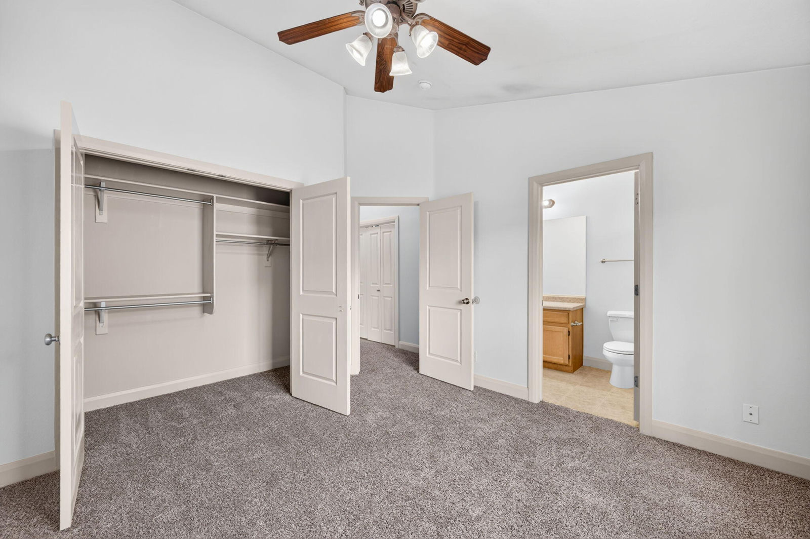 700 N Main ST, E6, Washington, photo 14 of 20