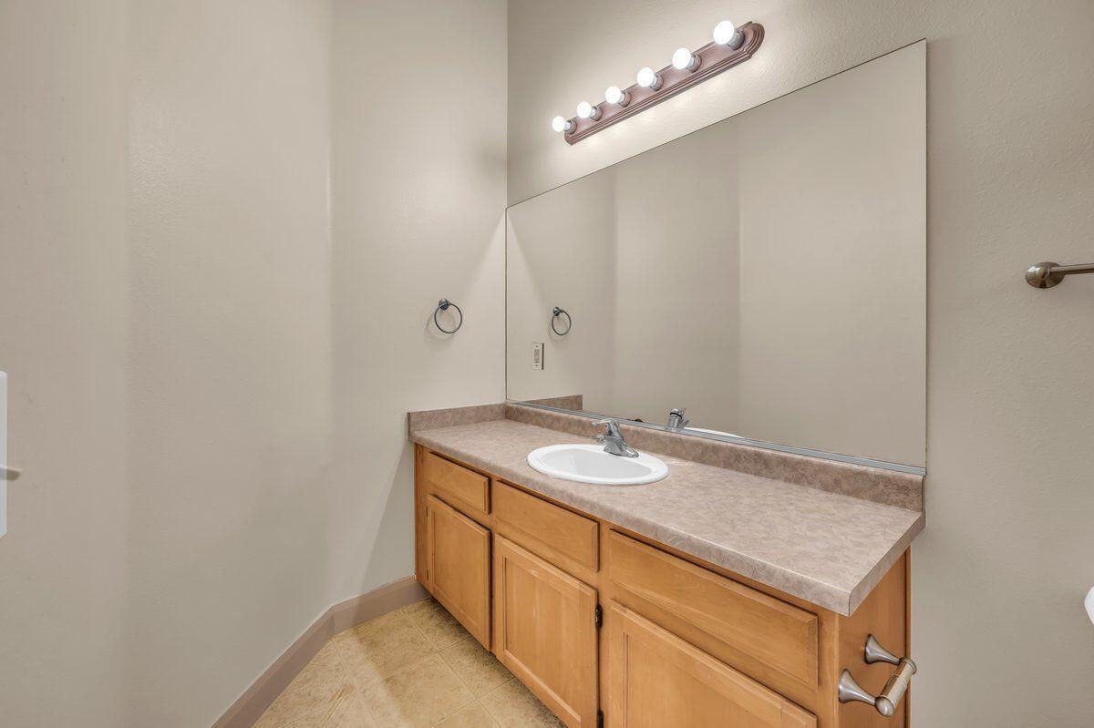 700 N Main ST, E6, Washington, photo 15 of 20