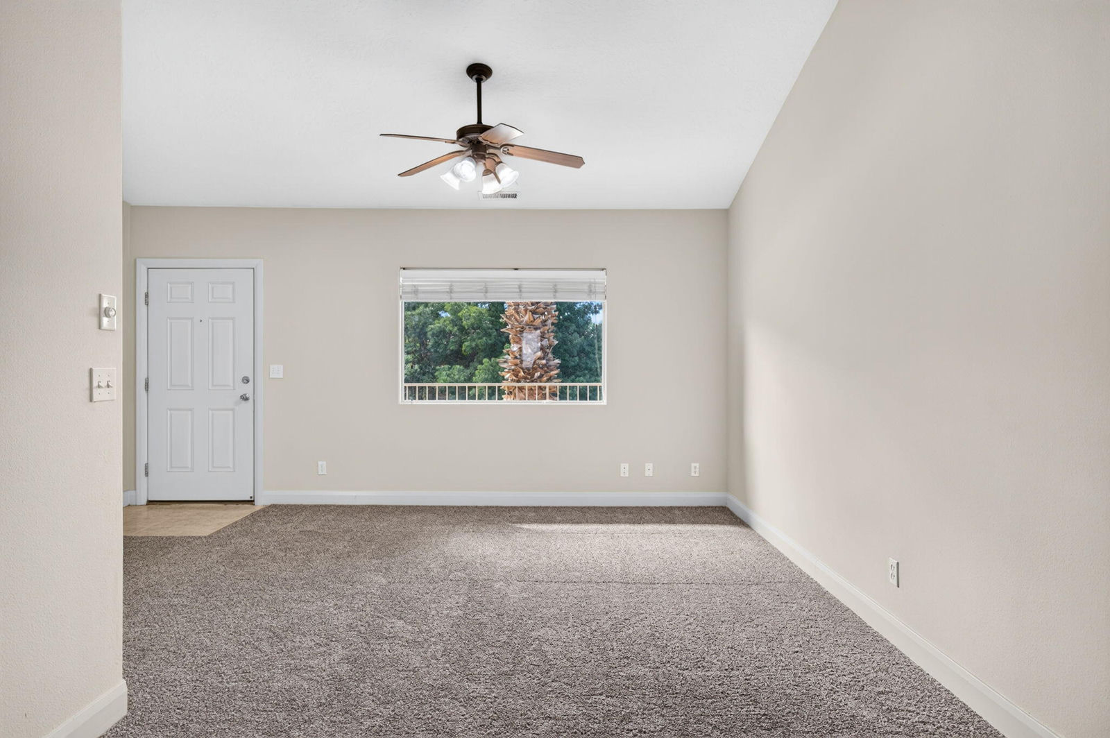 700 N Main ST, E6, Washington, photo 6 of 20
