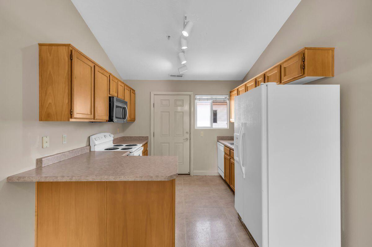 700 N Main ST, E6, Washington, photo 7 of 20