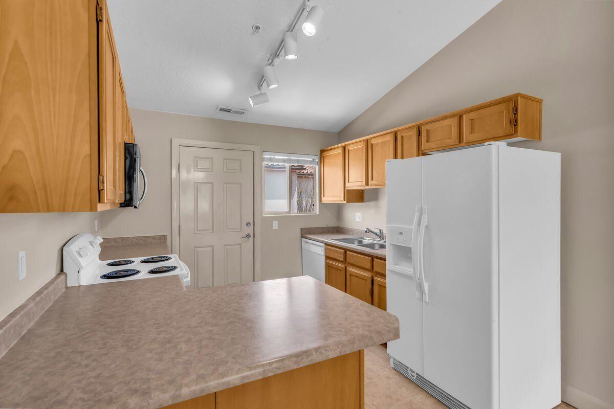 700 N Main ST, E6, Washington, photo 8 of 20