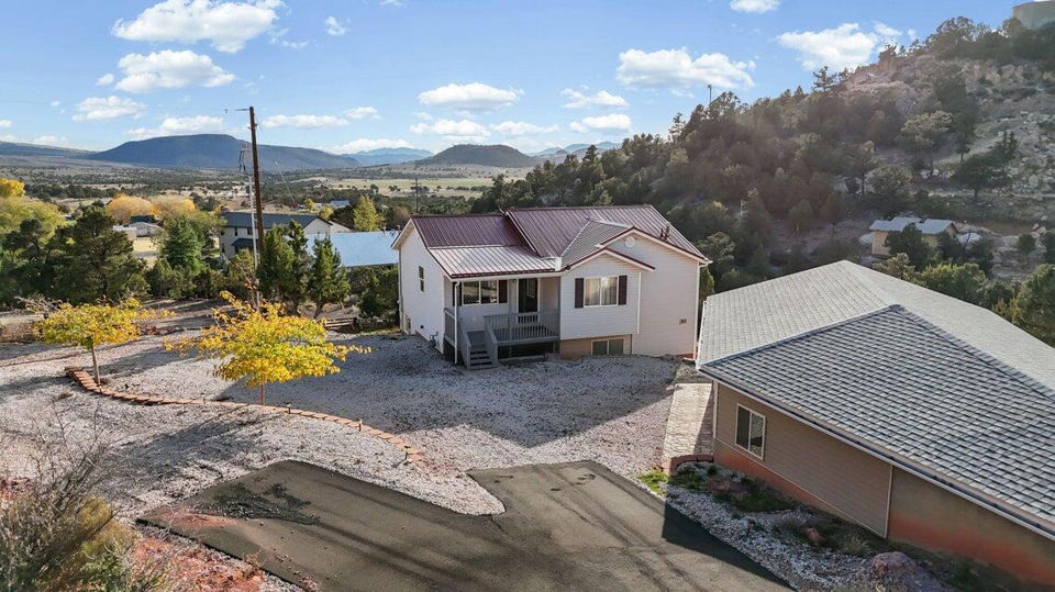 328 E Hillside CIR, Central