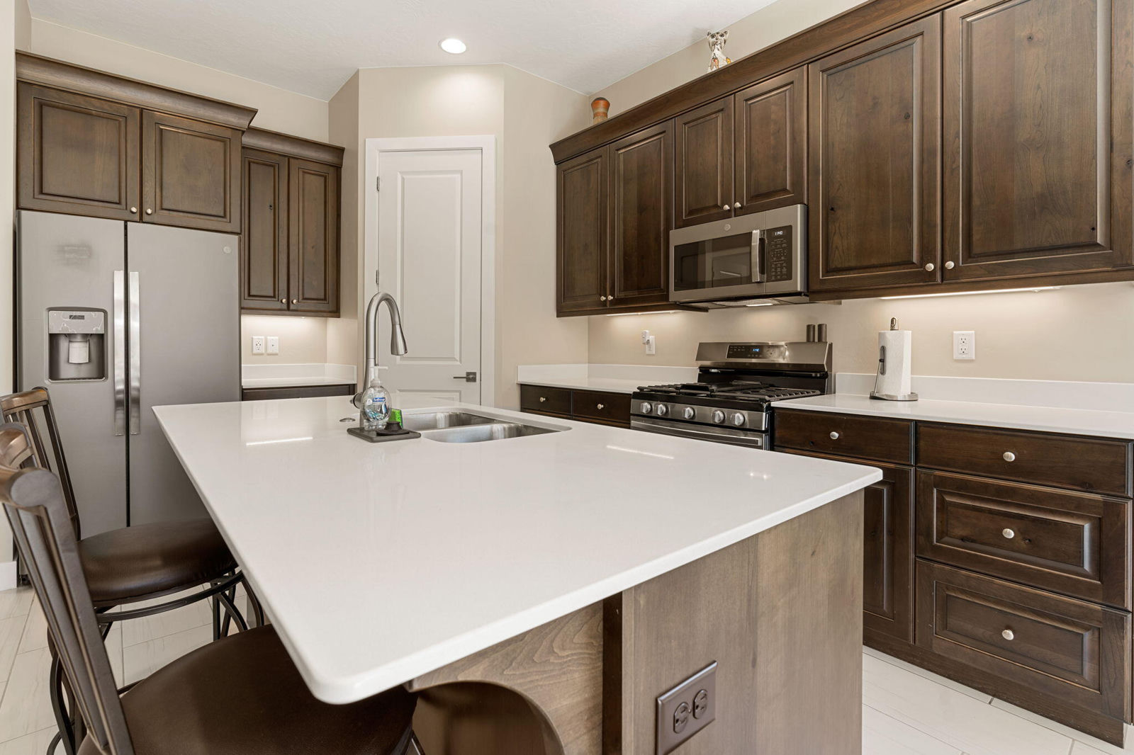 4621 S Wallace CIR, St George, photo 9 of 38