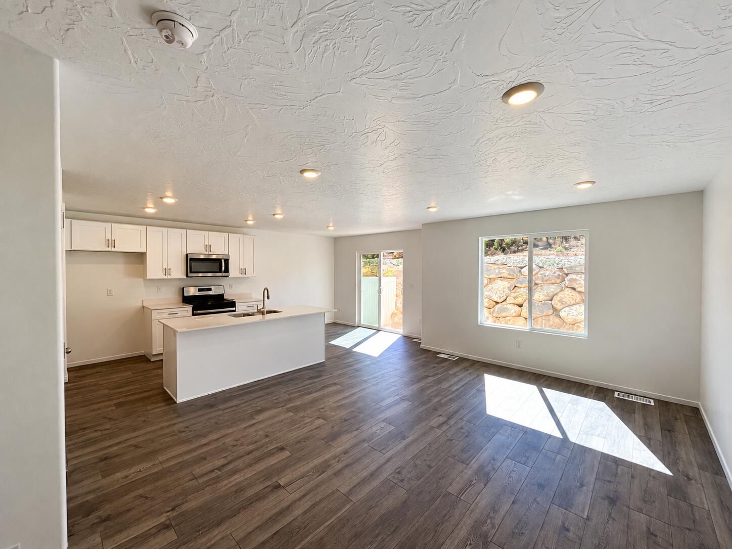554 S Rockwell LN, Cedar City, photo 6 of 39