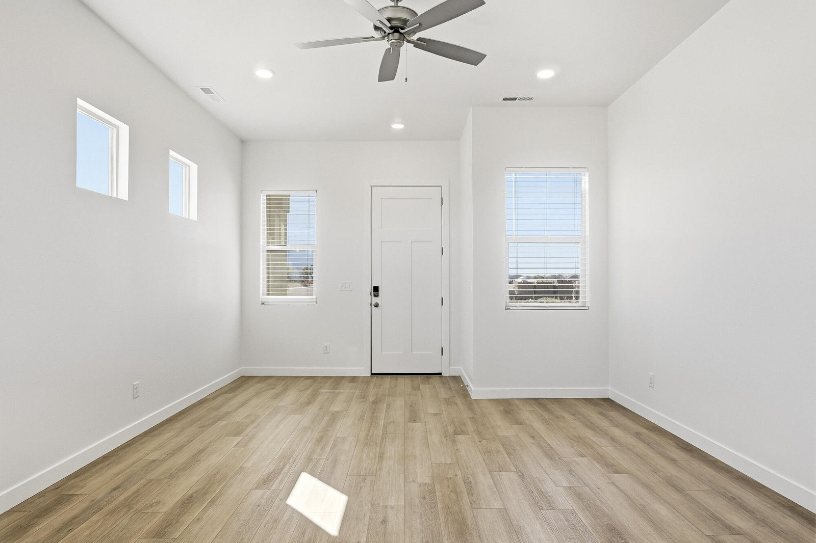 2952 W Runway DR, Cedar City, photo 4 of 39