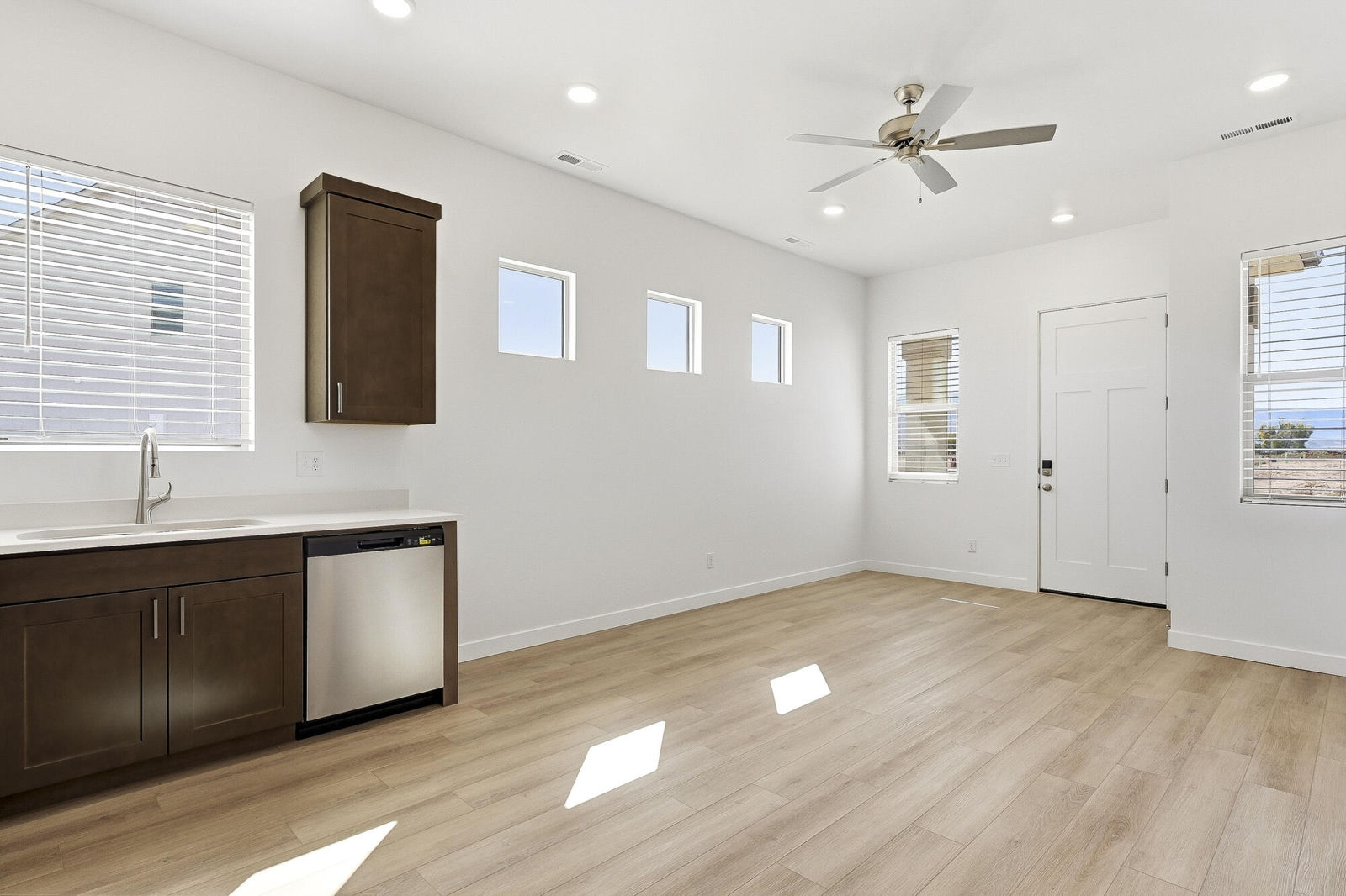 2952 W Runway DR, Cedar City, photo 5 of 39