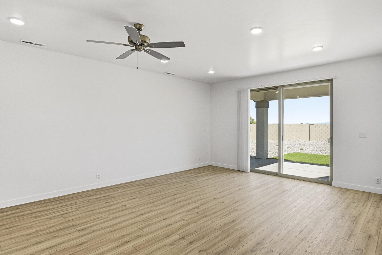3064 W Runway DR, Cedar City, photo 9 of 56