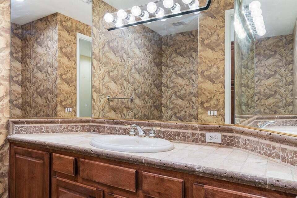 4534 Ironwood DR, St George, photo 8 of 43