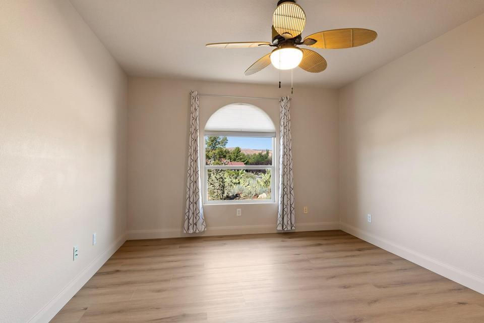 5436 N 1530 W, St George, photo 13 of 32