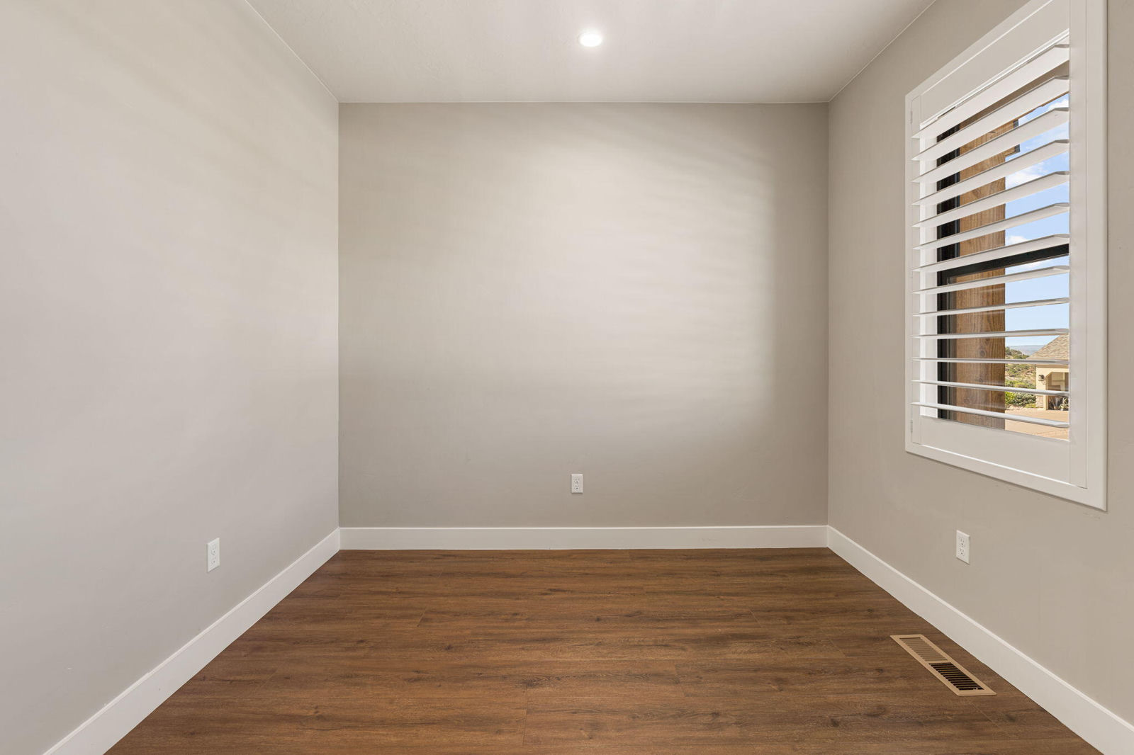 1192 E Ashdown Forest RD, Cedar City, photo 65 of 96