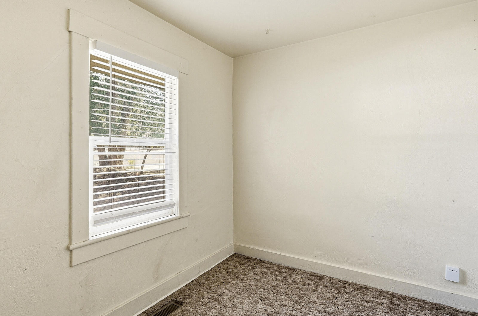 314 S 200 E, Cedar City, photo 11 of 29