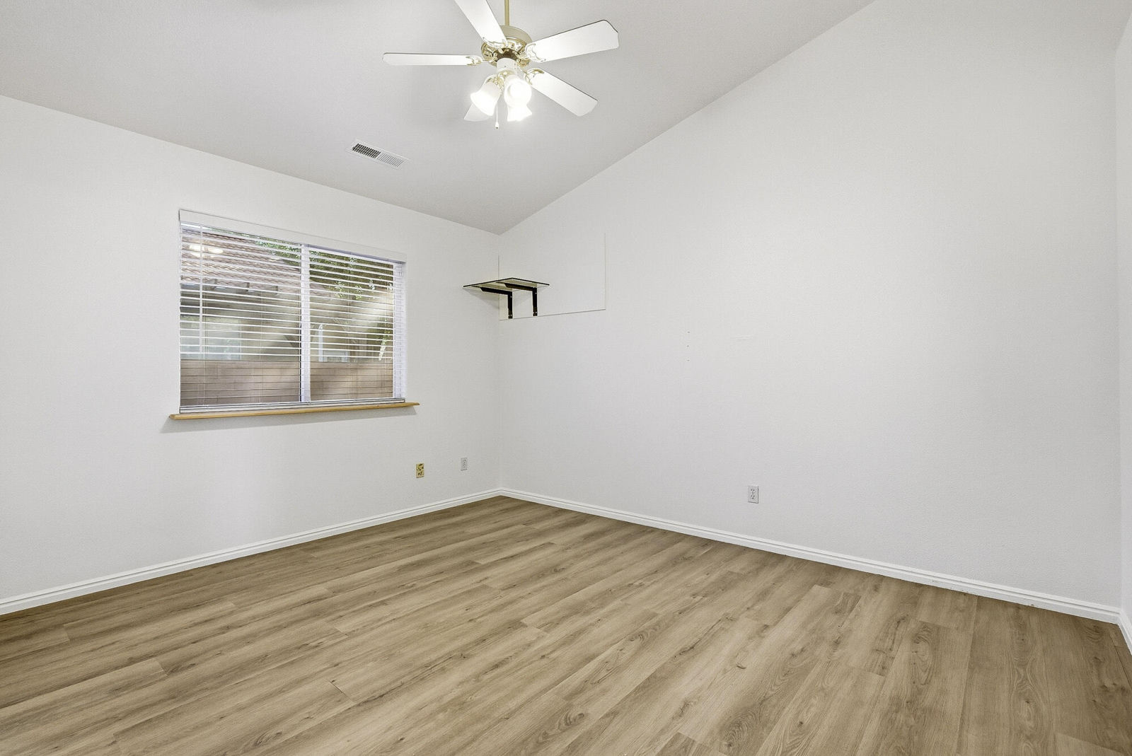 2404 S 725 W, Hurricane, photo 18 of 38
