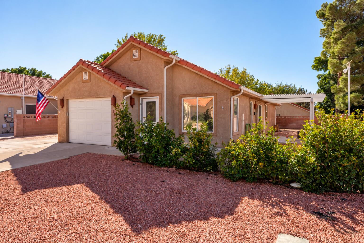 2404 S 725 W, Hurricane, photo 2 of 38