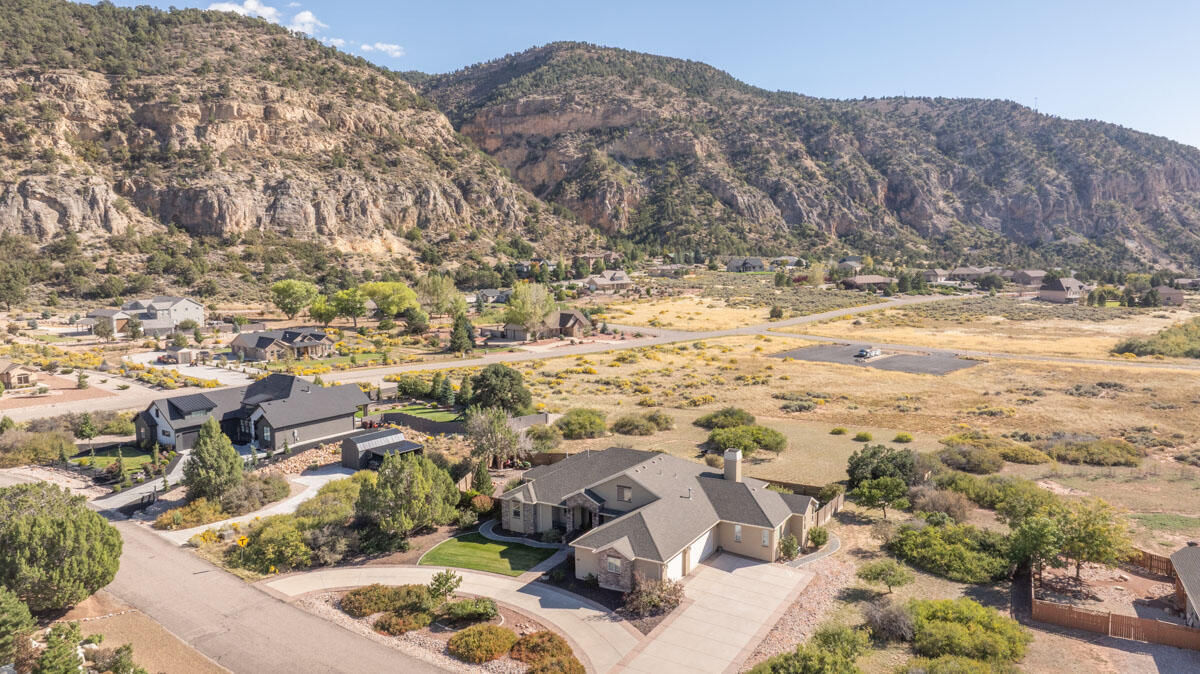 799 W Chuwi Path, New Harmony, photo 2 of 46