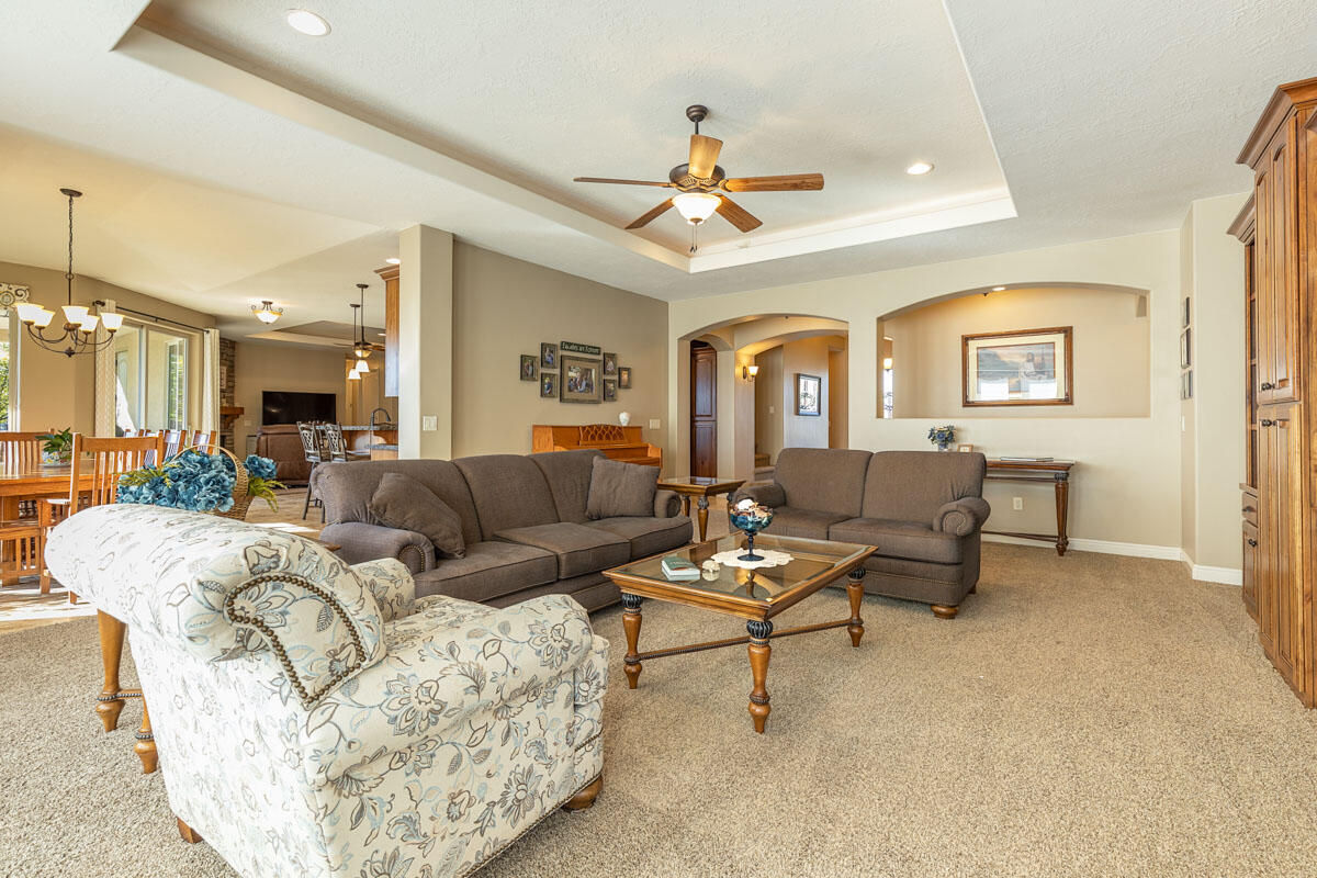 799 W Chuwi Path, New Harmony, photo 9 of 46