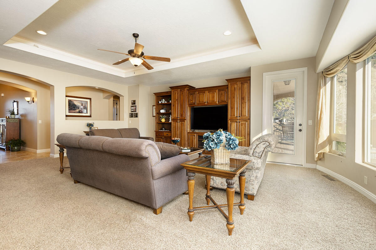 799 W Chuwi Path, New Harmony, photo 11 of 46