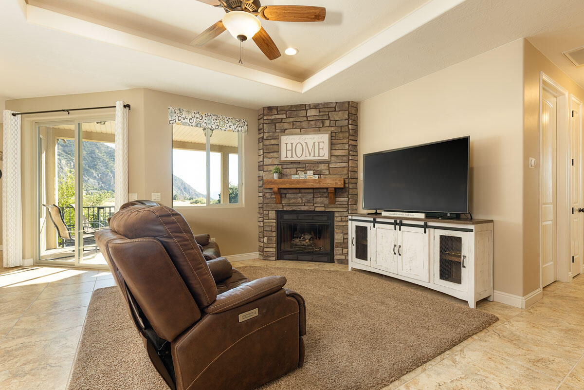 799 W Chuwi Path, New Harmony, photo 12 of 46