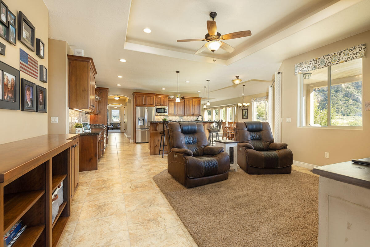 799 W Chuwi Path, New Harmony, photo 13 of 46