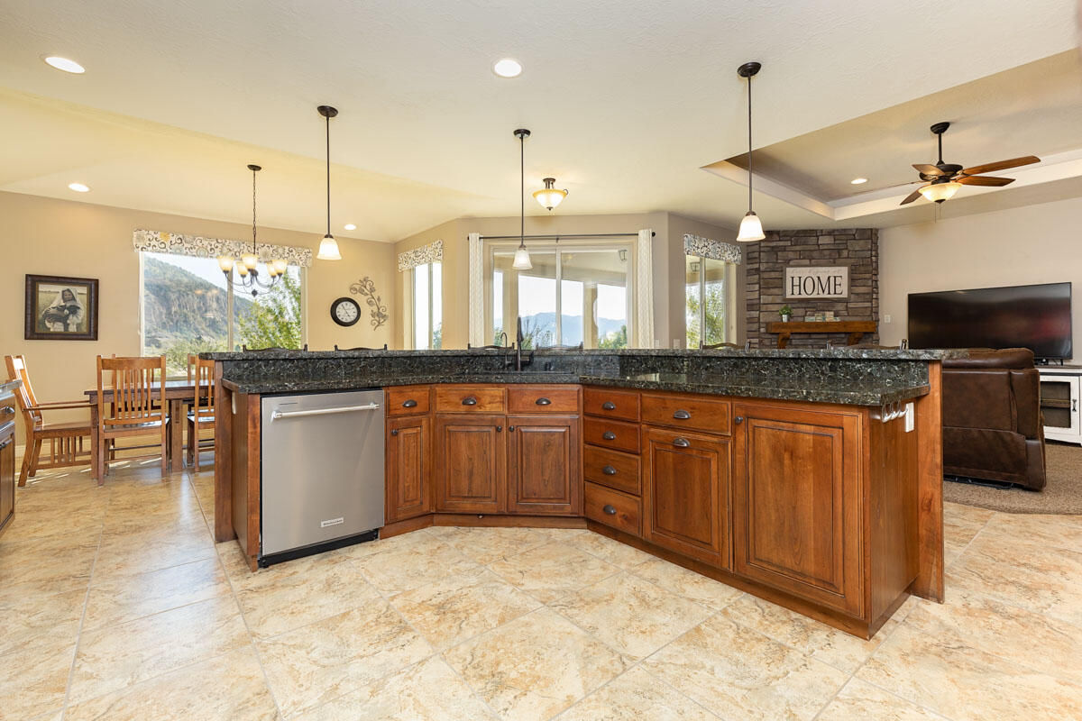 799 W Chuwi Path, New Harmony, photo 15 of 46