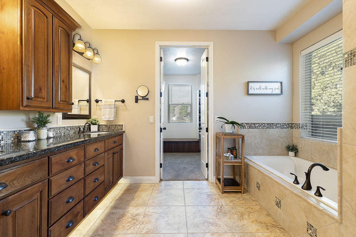 799 W Chuwi Path, New Harmony, photo 19 of 46