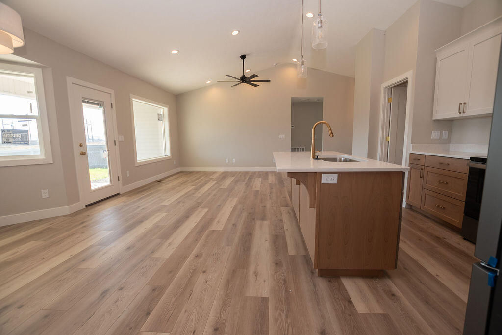 953 S Shauntie ST, Milford, photo 13 of 47