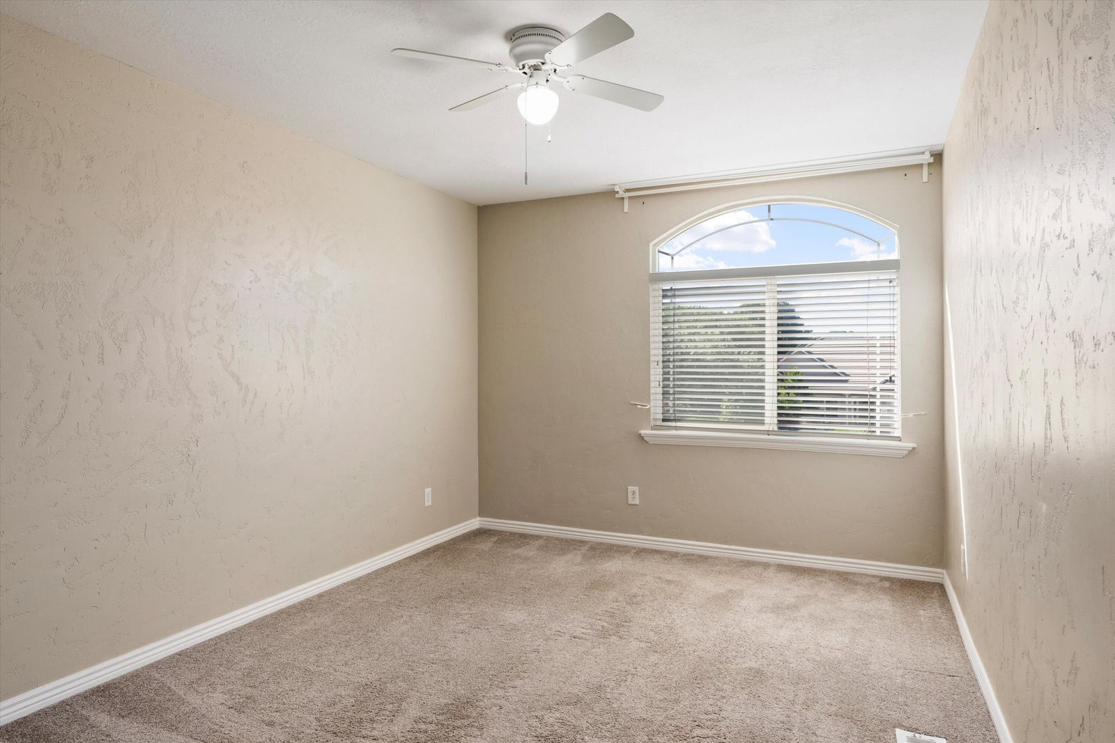 2545 S 450 West CIR, Washington, photo 17 of 27