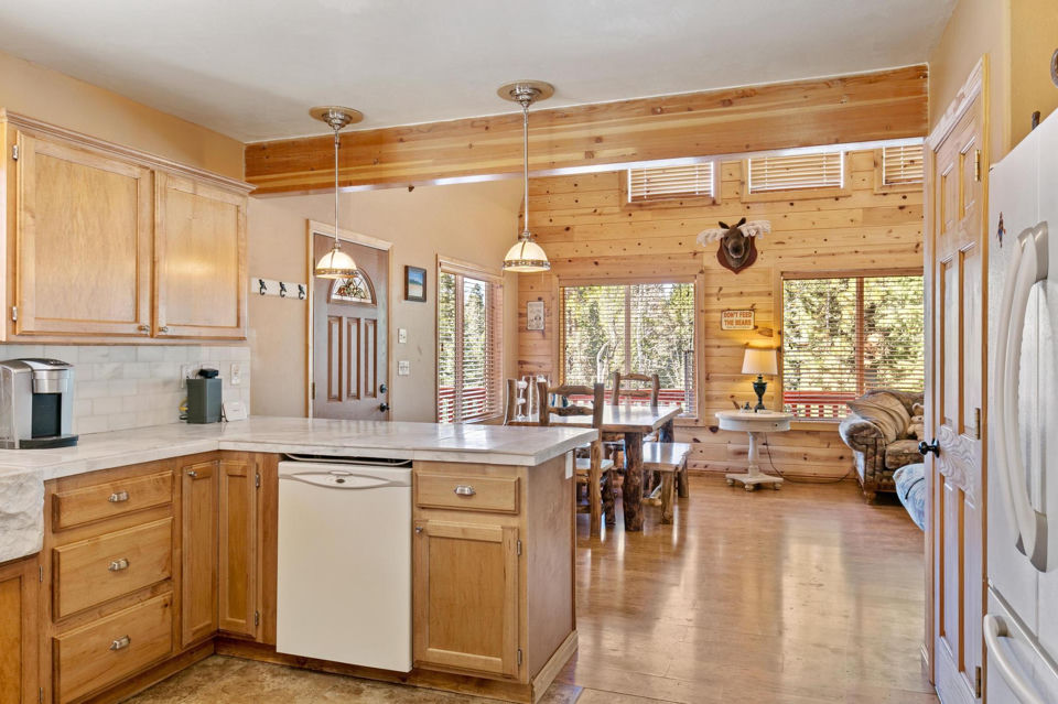 1050 E Redwood RD, Duck Creek Village, photo 2