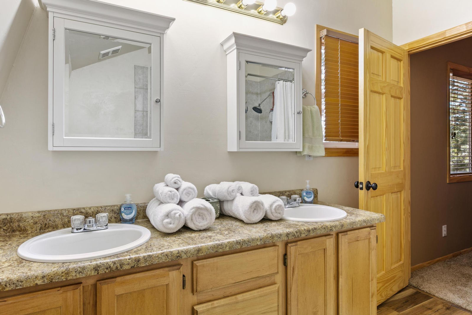 1050 E Redwood RD, Duck Creek Village, photo 17 of 34