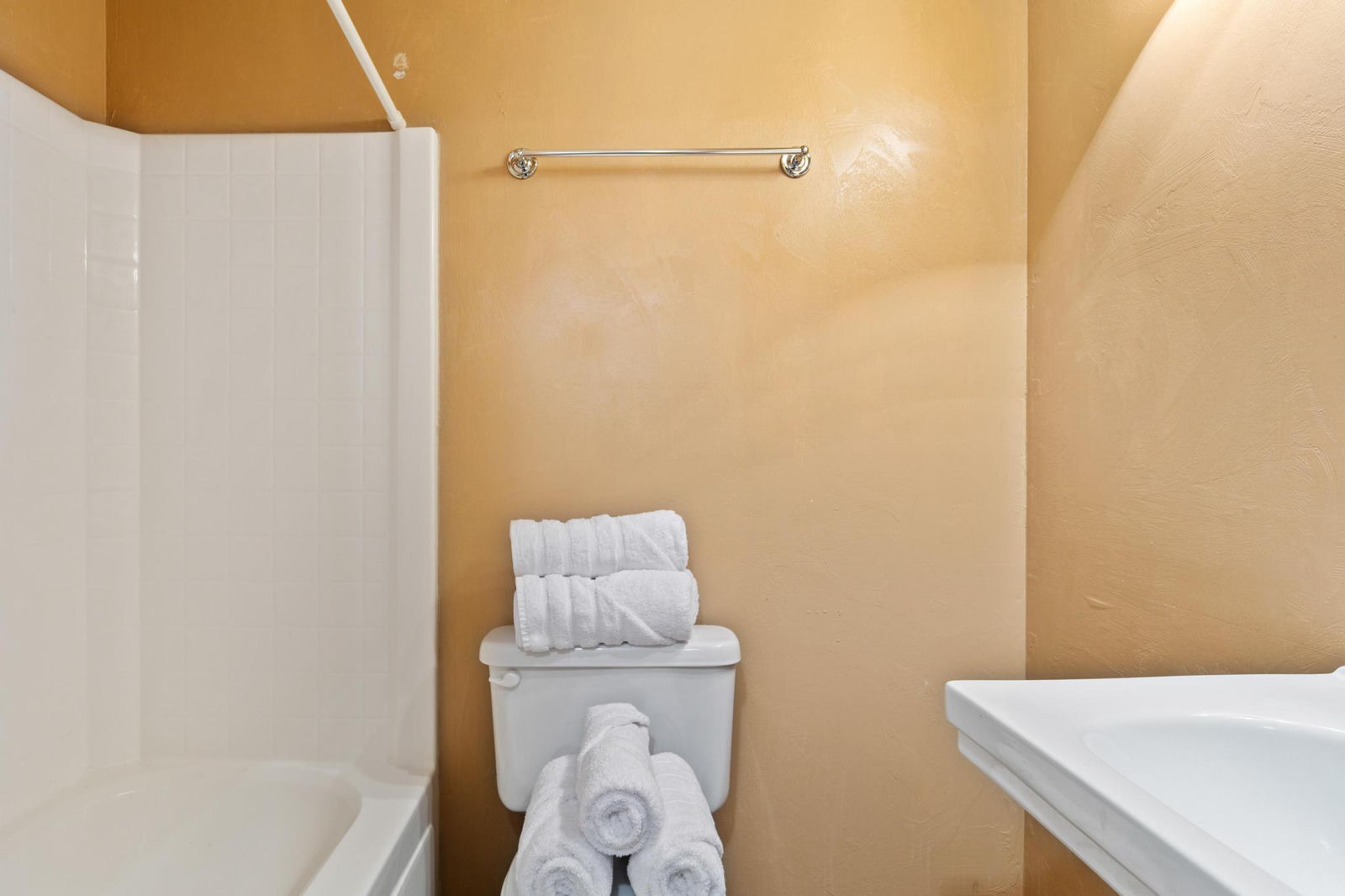 1050 E Redwood RD, Duck Creek Village, photo 20 of 34