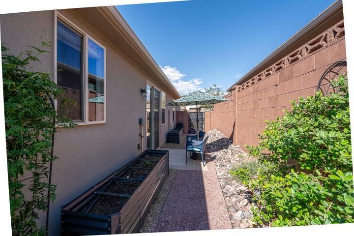 741 W 400 N, Hurricane, photo 21 of 27