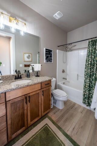 741 W 400 N, Hurricane, photo 18 of 27