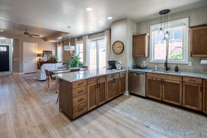 741 W 400 N, Hurricane, photo 10 of 27