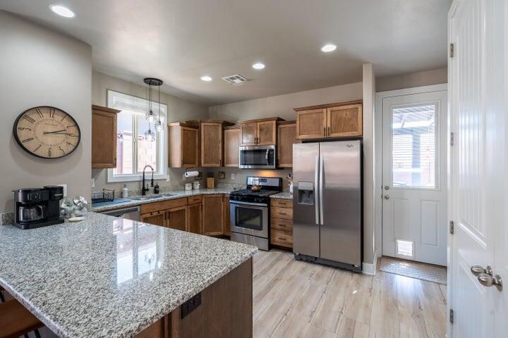 741 W 400 N, Hurricane, photo 7 of 27