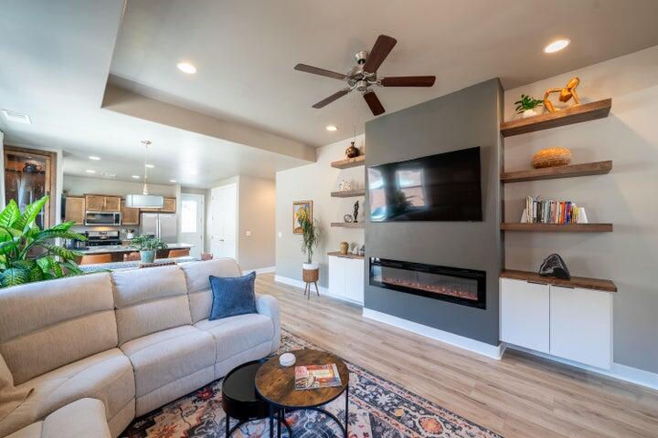 741 W 400 N, Hurricane, photo 3 of 27